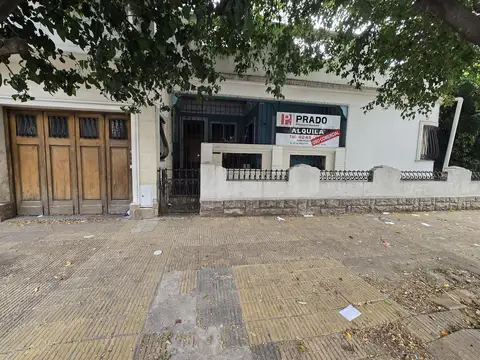 Casa en alquiler, para uso comercial, en Lanús Oeste