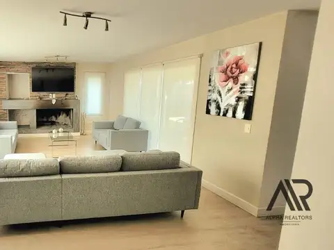 Casa 4 ambientes con 4 baños