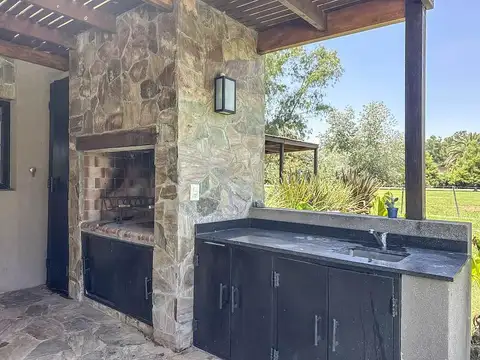Casa en Venta con 3 cocheras