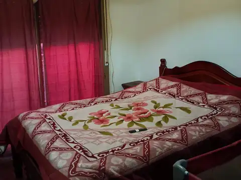 Importante Inmueble esquina, de 300m2 cubiertos Aprox