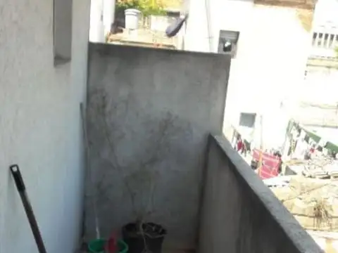 Excelente estado y ubicación balcón financiacion propia