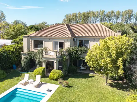 Casa en Venta con 5 cocheras