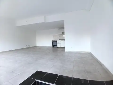 Oficina 1 Amb divisible PB con Cochera La Boca - Tomas Liberti 400