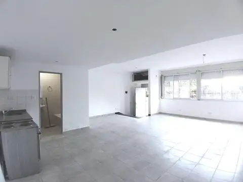 Oficina PB divisible con entrada independiente, cochera APTO CRÉDITO,  profesional, commercial