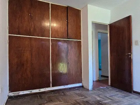 CASA CON LOCAL EN CENTRO DE FEDERACION ENTRE RIOS