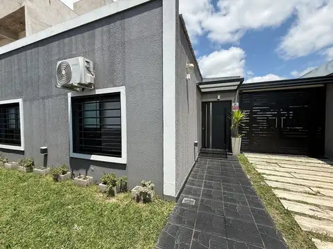 Casa en Venta con 3 cocheras