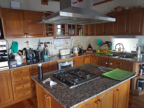 Casa 6 ambientes con 3 baños