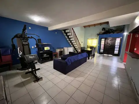 Casa 4 ambientes con 2 baños