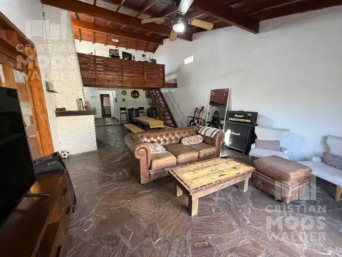 Casa en Venta con 2 cocheras
