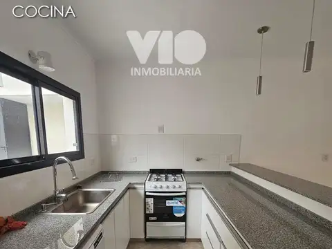Casa 4 ambientes con 2 baños