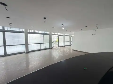 CONSULTORIOS – 300 M² + TERRAZA PROPIA