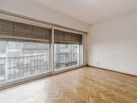 Venta depto. 4 ambientes +dependencia Almagro.