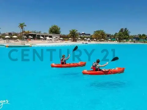 Lote en venta en uno de los barrios más espectacular de Canning. Es Terralagos