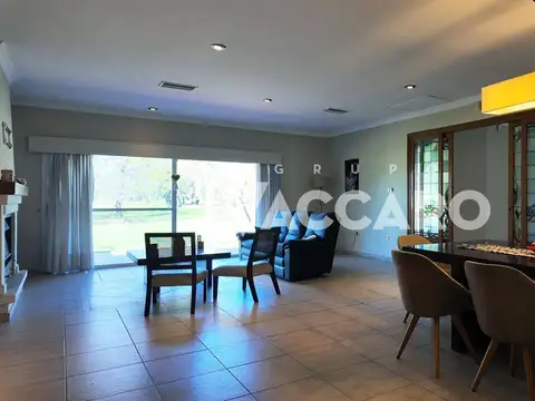 Casa 4 ambientes con 4 baños