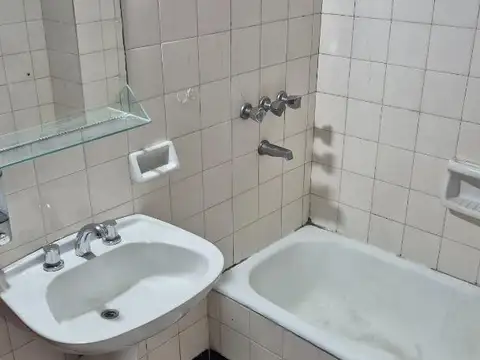 Depto 2 dorm.,amplio en Entre Rios 702