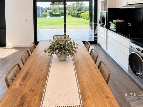 Casa 6 ambientes con 4 baños