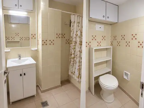 VENTA MONOAMBIENTE AMOBLADO 37m2  a 300 M DE UADE
