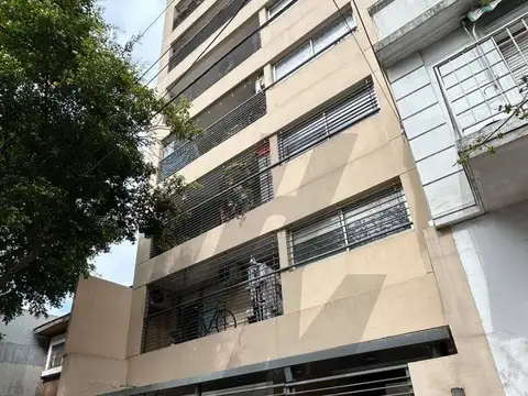 Excelente depto 3 Ambientes al frente con balcón - Santa Rita