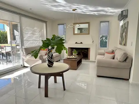 Casa 6 ambientes con 3 baños