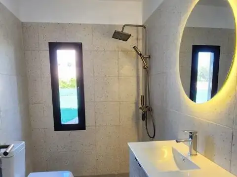 Casa en Venta con 3 cocheras