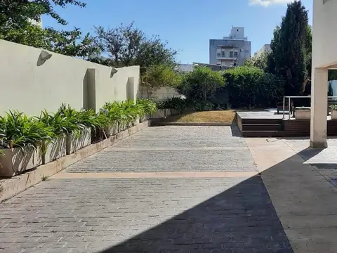 Departamento en Alquiler con 2 cocheras