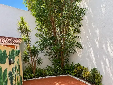 Casa en Alquiler con 1 cochera