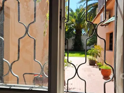 Villa Devoto. Casa 4 ambientes con jardín. Alquiler temporario.