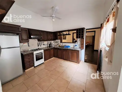 Casa 4 ambientes con 2 baños