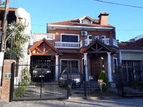 CASA DE 6 AMBIENTES APTA CRÉDITO EN VENTA EN QUILMES OESTE