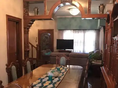 Casa 6 ambientes con 2 baños