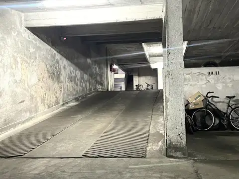 Cochera a metros del Monumento