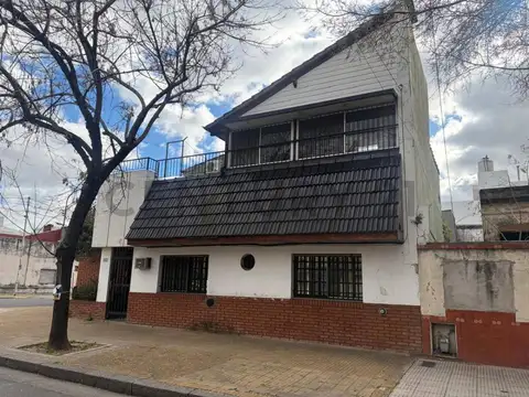 VENTA CASA 4 AMBIENTES CON DEPENDENCIA VILLA LURO NO APTO CREDITO