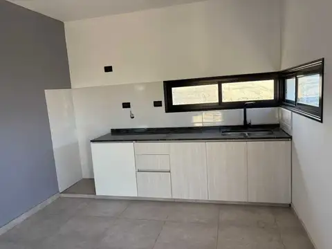 Casa 4 ambientes con 1 baño