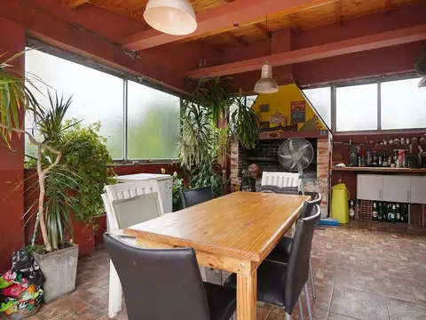 Depto Tipo Casa 5 ambientes con 2 baños