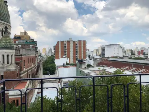 balvanera 4 ambientes con dependencias al frente con balcon reciclado (compacto) IMPECABLE