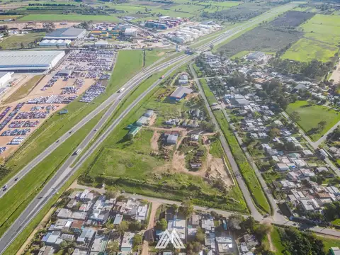 VENTA DE TERRENO CON DEPÓSITOS-OFICINAS RUTA 1
