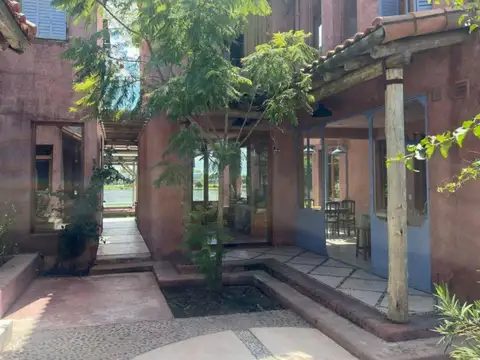 Casa 6 ambientes con 4 baños