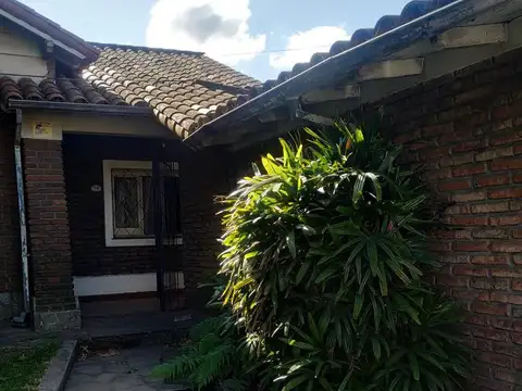 Avda Ricardo Balbin al 2000