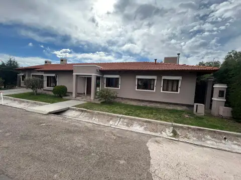 Casa puerto bizantino, una planta, 3 dorm, 4 baños, 2 cocheras, jardín, piscina, apta crédito