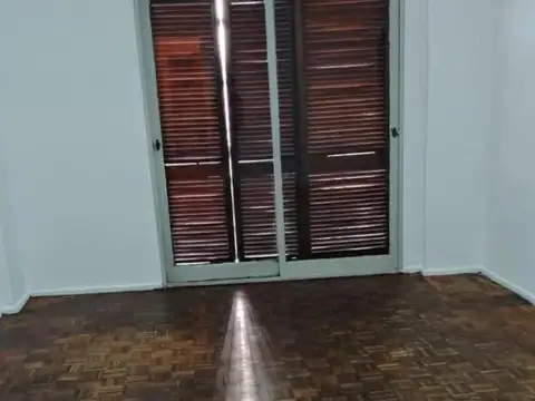 Marcelo T. de Alvear e/ Larrea y Azcuénaga