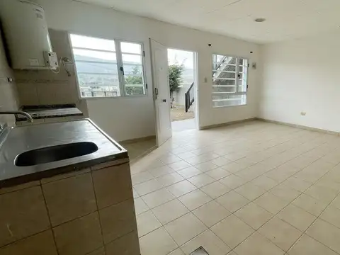 4 Deptos, Venta. B° Tres Pinos  Giraudo 806