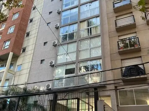 2 ambientes con balcón orientado al Norte.  Apto Profesional. Apto Crédito.