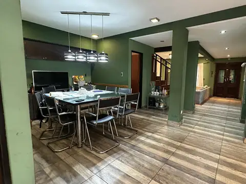 Casa 5 ambientes con 4 baños
