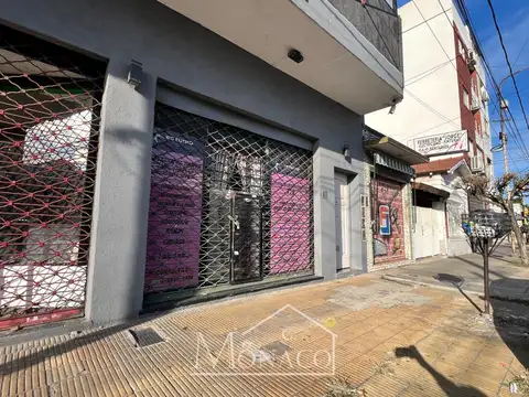 Amplio Local 80m Sobre Av Gral San Martin