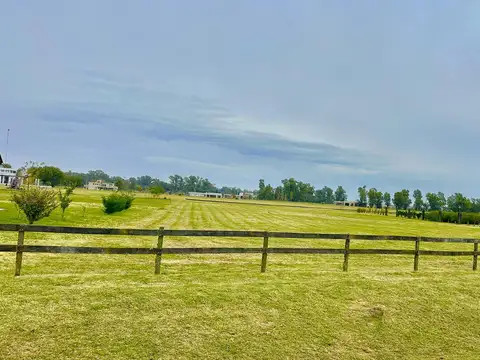 Venta Chacra en Chacras de la Trinidad Polo y Country Club 5000 m2