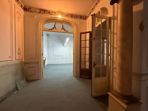 Casa en Alquiler con 2 cocheras