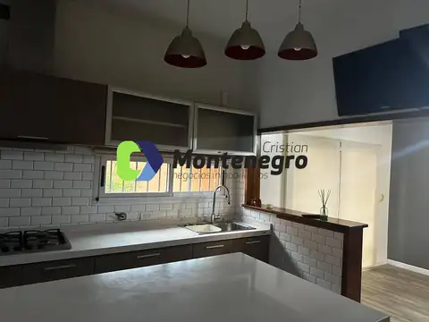 Casa - Alquiler - Argentina, Berazategui - Calle 141 1820