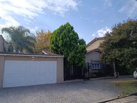 CHALET 5 AMBIENTES VILLA LUZURIAGA