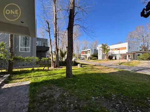 Casa en Alquiler en Countries y Barrios Cerrados en Berazategui, USD 2.700