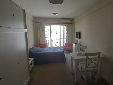 Monoambiente amoblado. Contrafrente. Muy luminoso. Balcon Frances. Excelente ubicacion!!